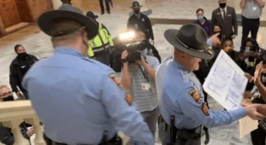 BREAKING: Top Democrat Arrested By Capitol Police – Dra… BREAKING: Top Democrat Arrested By Capitol Police – Dra…