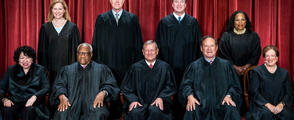 BREAKING NEWS: Well-Known Supreme Court Justice Has Tra…