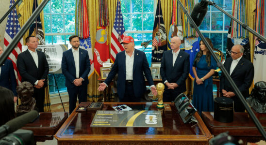 President Donald Trump Stops Oval Office Meeting To Make Un… President Donald Trump Stops Oval Office Meeting To Make Un…