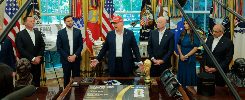 President Donald Trump Stops Oval Office Meeting To Make Un…